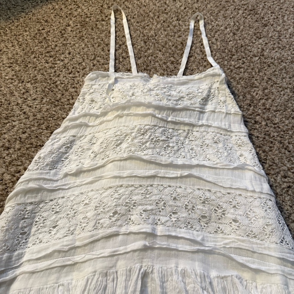 Elegant White Lace Dress - image 6